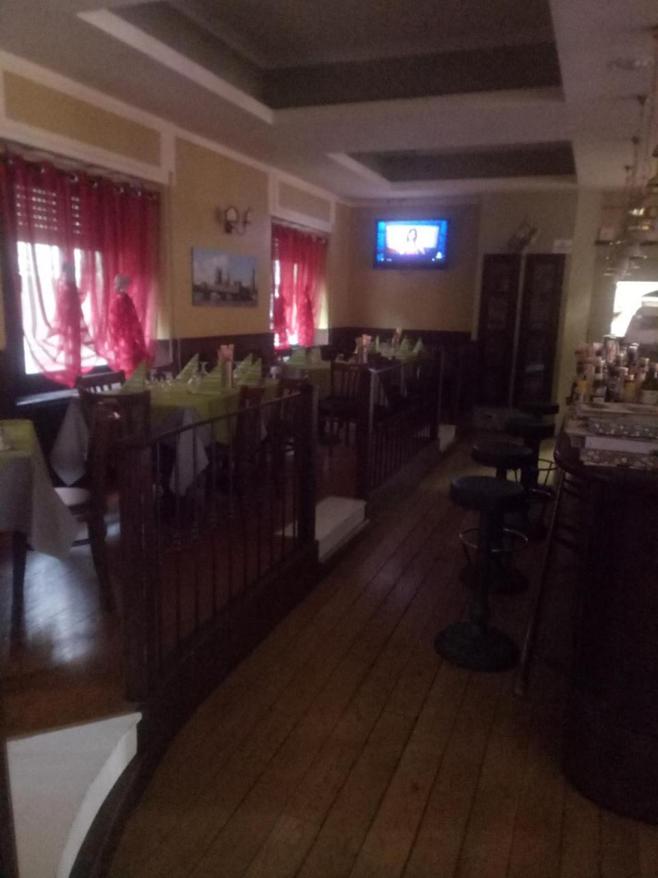 London Cafe Bed & Breakfast Кастелново не'Монти Екстериор снимка
